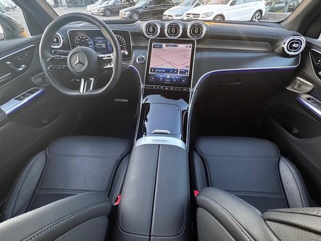 Mercedes-Benz GLC-KLASSE Mercedes-Benz 300 e 4 Matic l Luchtvering l Distronic plus l Head-Up l 360 Camera l MBUX l Geventileerde en Verwarmde voorstoelen l Stuurverwarming l Alarm l Parkeer pakket l Airmatic l Augmented Reality-video l Apple/android carplay l Memory pakket l