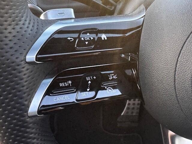Mercedes-Benz GLC-KLASSE Mercedes-Benz 300 e 4 Matic l Luchtvering l Distronic plus l Head-Up l 360 Camera l MBUX l Geventileerde en Verwarmde voorstoelen l Stuurverwarming l Alarm l Parkeer pakket l Airmatic l Augmented Reality-video l Apple/android carplay l Memory pakket l