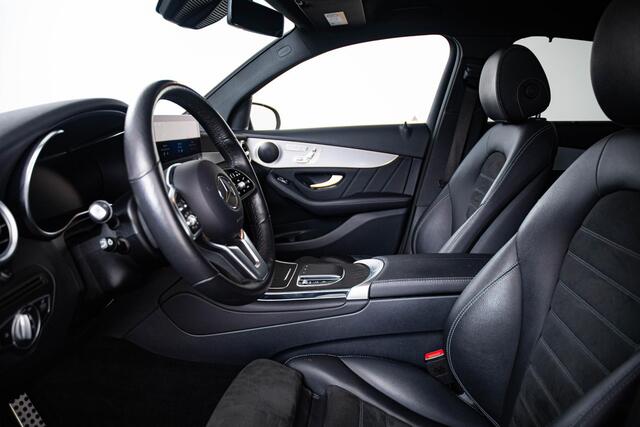 Mercedes-Benz GLC-KLASSE Coupé 300e 4MATIC Premium Plus AMG Line Exterieur/Interieur - Trekhaak - Schuifdak - Nightpakket - Spiegelpakket - Stoelverwarming voor - Achteruitrijcamera - Spoorpakket - Sfeerverlichting -