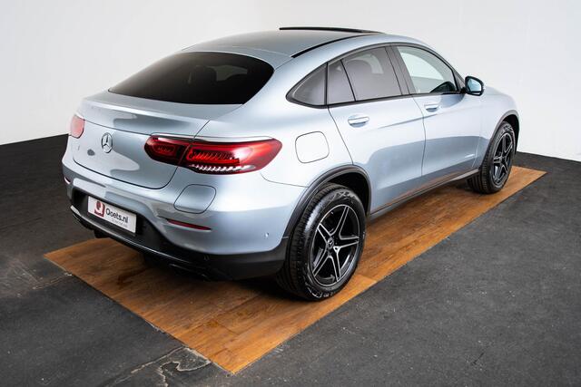 Mercedes-Benz GLC-KLASSE Coupé 300e 4MATIC Premium Plus AMG Line Exterieur/Interieur - Trekhaak - Schuifdak - Nightpakket - Spiegelpakket - Stoelverwarming voor - Achteruitrijcamera - Spoorpakket - Sfeerverlichting -