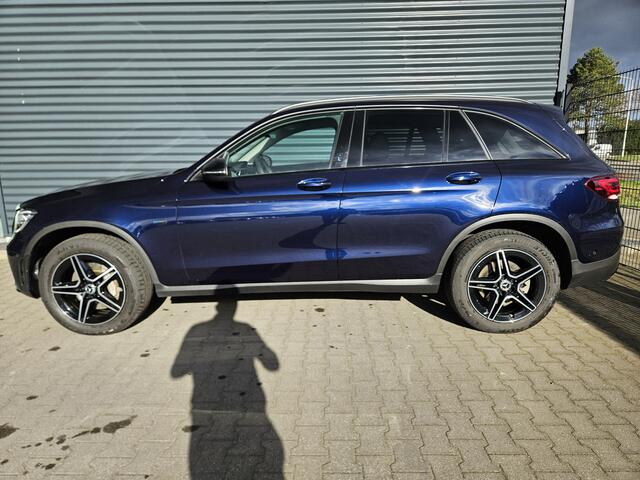 Mercedes-Benz GLC-KLASSE 300e 4MATIC AMG Plug In Hybrid 320pk PHEV | Apple Carplay | Alcantara Sportstoelen | Sfeerverlichting | Virtual Cockpit | 19"L.M | Night Pakket |