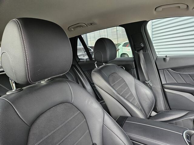 Mercedes-Benz GLC-KLASSE 300e 4MATIC AMG Plug In Hybrid 320pk PHEV | Apple Carplay | Alcantara Sportstoelen | Sfeerverlichting | Virtual Cockpit | 19"L.M | Night Pakket |