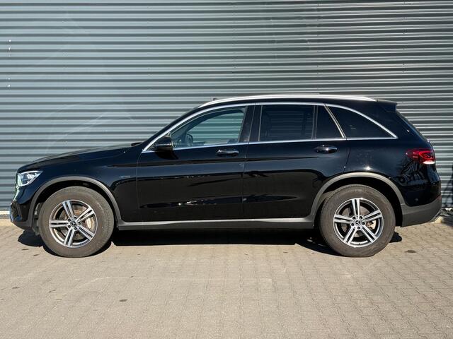 Mercedes-Benz GLC-KLASSE 300e 4MATIC Premium Plus Plug in Hybrid 320pk PHEV | Trekhaak af Fabriek | Panodak | Adaptive Cruise | Camera | Lederen Stoelen Memory | Carplay |