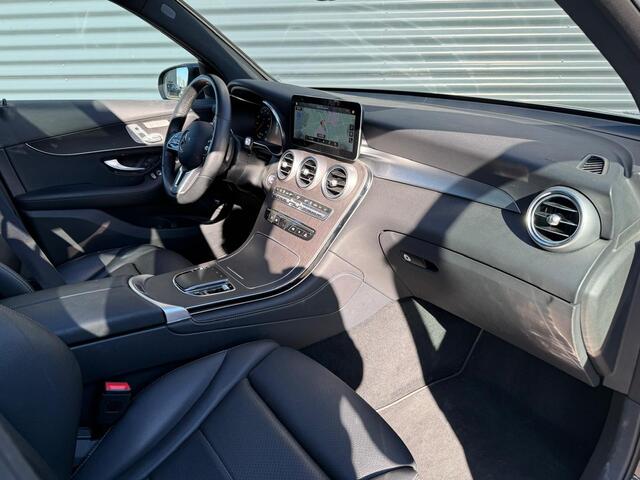 Mercedes-Benz GLC-KLASSE 300e 4MATIC Premium Plus Plug in Hybrid 320pk PHEV | Trekhaak af Fabriek | Panodak | Adaptive Cruise | Camera | Lederen Stoelen Memory | Carplay |