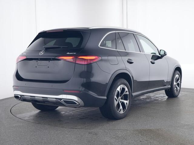 Mercedes-Benz GLC-KLASSE 300 e 4MATIC Plug-In Hybride | Trekhaak | Panorama Schuif-Kanteldak | Stuur en Stoelverwarming | Sfeerverlichting | Memory voorstoelen | Inclusief 24 maanden MB Certified garantie voor Europa.