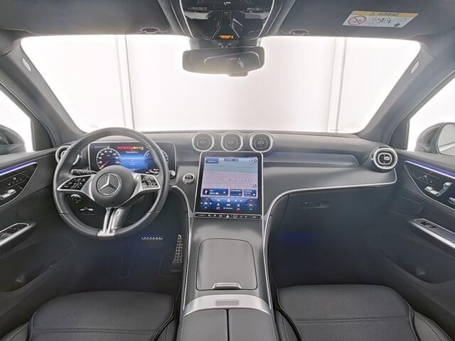 Mercedes-Benz GLC-KLASSE 300 e 4MATIC Plug-In Hybride | Trekhaak | Panorama Schuif-Kanteldak | Stuur en Stoelverwarming | Sfeerverlichting | Memory voorstoelen | Inclusief 24 maanden MB Certified garantie voor Europa.