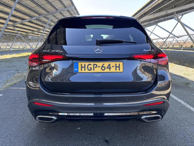 Mercedes-Benz GLC-KLASSE 300e 4MATIC AMG Line | Night | Panoramadak | Trekhaak | Parkeercamera | Sfeerverlichting |