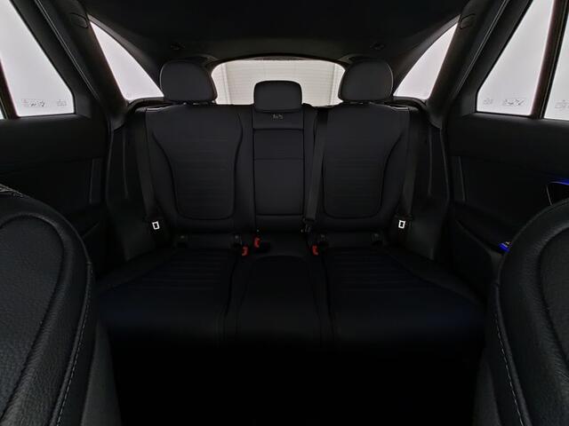 Mercedes-Benz GLC-KLASSE 300 e 4M AMG Plug-In Hybride | AMG Styling | Night Pakket | Alarm | Trekhaak | AC en DC Laden | 20 Inch LM AMG Velgen | Stoel en Stuurverwarming | Inclusief 24 maanden MB Certified garantie voor Europa.