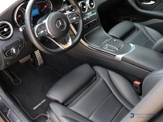 Mercedes-Benz GLC-KLASSE Coupé 300e 4M | AMG | 9G Automaat | MBUX Multimedia | 360* Camera | Apple Car Play/ Android Auto | HUD | Aut. Airco | Night Pakket | Parkeer Assistent | 20" AMG LM Velgen | Volledig Dealeronderhouden