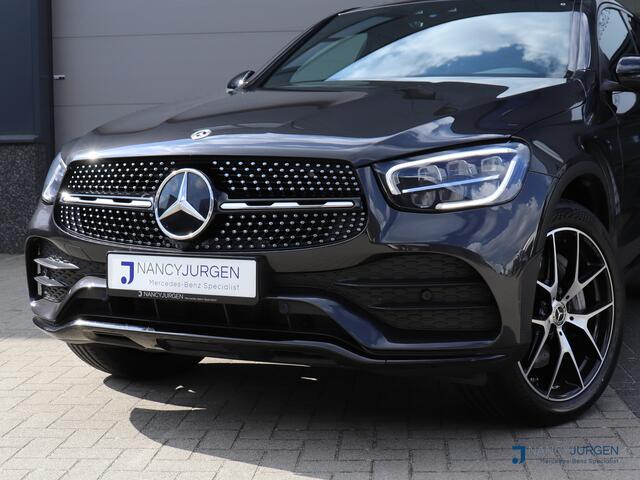 Mercedes-Benz GLC-KLASSE Coupé 300e 4M | AMG | 9G Automaat | MBUX Multimedia | 360* Camera | Apple Car Play/ Android Auto | HUD | Aut. Airco | Night Pakket | Parkeer Assistent | 20" AMG LM Velgen | Volledig Dealeronderhouden