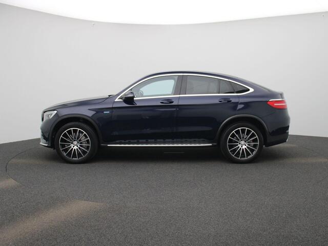 Mercedes-Benz GLC-KLASSE Coupé 350e 4MATIC Business Solution AMG | Stoelverwarming | Blind Spot Warning | Camera | Leder / Alcantara Bekleding | Elektrische Achterklep | LED-Verlichting | Full-Map Navigatie | Orig. NL | 20" AMG-Velgen