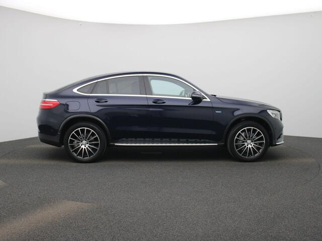Mercedes-Benz GLC-KLASSE Coupé 350e 4MATIC Business Solution AMG | Stoelverwarming | Blind Spot Warning | Camera | Leder / Alcantara Bekleding | Elektrische Achterklep | LED-Verlichting | Full-Map Navigatie | Orig. NL | 20" AMG-Velgen