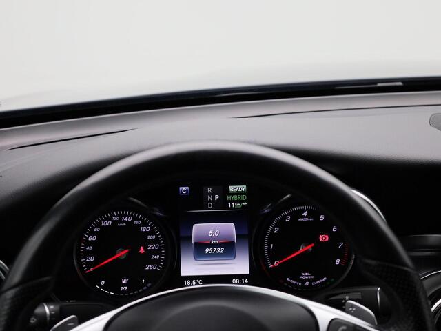 Mercedes-Benz GLC-KLASSE Coupé 350e 4MATIC Business Solution AMG | Stoelverwarming | Blind Spot Warning | Camera | Leder / Alcantara Bekleding | Elektrische Achterklep | LED-Verlichting | Full-Map Navigatie | Orig. NL | 20" AMG-Velgen