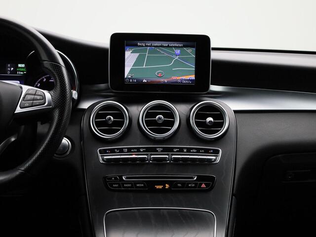 Mercedes-Benz GLC-KLASSE Coupé 350e 4MATIC Business Solution AMG | Stoelverwarming | Blind Spot Warning | Camera | Leder / Alcantara Bekleding | Elektrische Achterklep | LED-Verlichting | Full-Map Navigatie | Orig. NL | 20" AMG-Velgen