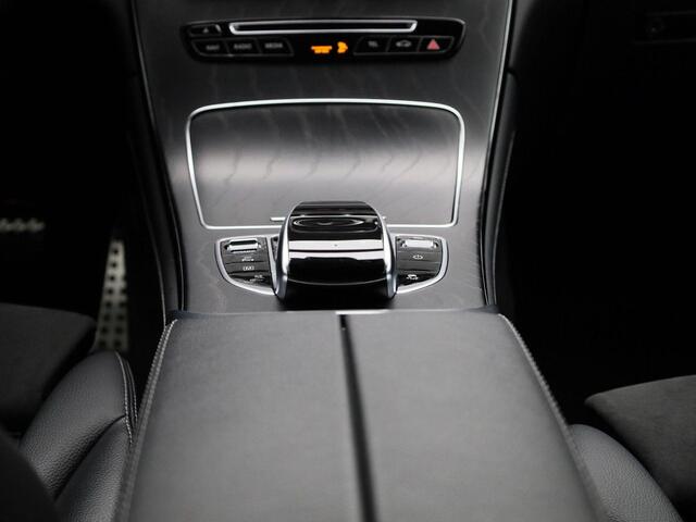 Mercedes-Benz GLC-KLASSE Coupé 350e 4MATIC Business Solution AMG | Stoelverwarming | Blind Spot Warning | Camera | Leder / Alcantara Bekleding | Elektrische Achterklep | LED-Verlichting | Full-Map Navigatie | Orig. NL | 20" AMG-Velgen