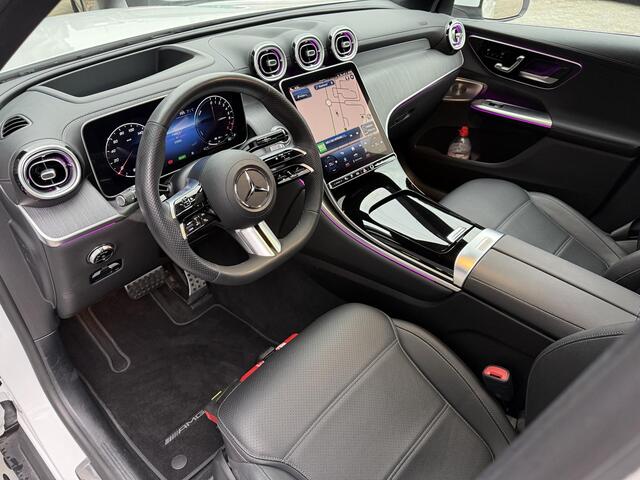Mercedes-Benz GLC-KLASSE 400e 4Matic AMG Pano | Luchtvering | Trekhaak | Burmester | Digital Light | HeadUpDisplay | Keyless | Leder | Massagestoelen | Sfeerverlichting | Privacyglas | Zeer Compleet!