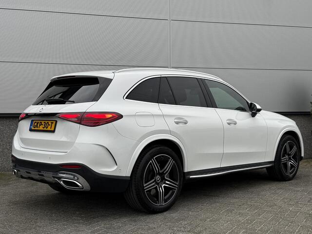 Mercedes-Benz GLC-KLASSE 400e 4Matic AMG Pano | Luchtvering | Trekhaak | Burmester | Digital Light | HeadUpDisplay | Keyless | Leder | Massagestoelen | Sfeerverlichting | Privacyglas | Zeer Compleet!