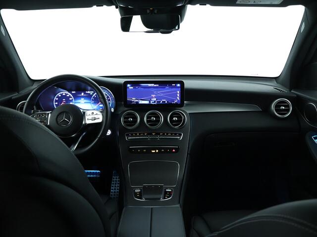 Mercedes-Benz GLC-KLASSE 300e 4M AMG Nightpakket | Trekhaak | Panoramadak | Rijassistentie Pack | Sfeerverlichting | Apple CarPlay | Sfeerverlichting | Inclusief 24 maanden Mercedes-Benz Certified garantie voor Europa.
