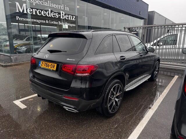Mercedes-Benz GLC-KLASSE 300e 4MATIC Business Solution AMG l Panoramaschuifdak l Tempomaat l 360 camera l Interieurverlichtingspakket l MBUX l Lederen bekleding l l Treeplanken l Night pakket l