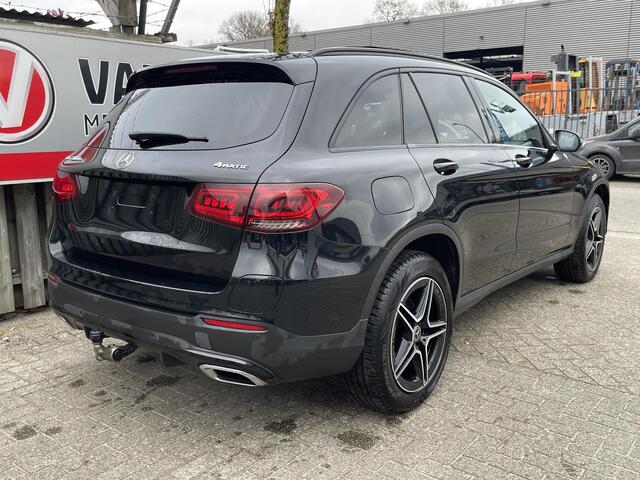 Mercedes-Benz GLC-KLASSE 300e 4MATIC Business Solution AMG Nightpakket 19"/Leder bruin/Trekhaak/Dodehoek/Panoramadak/Camera/Apple Carplay & Android Auto