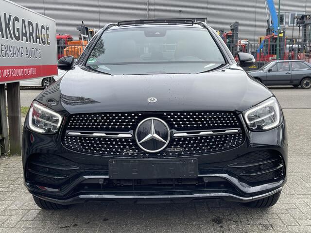Mercedes-Benz GLC-KLASSE 300e 4MATIC Business Solution AMG Nightpakket 19"/Leder bruin/Trekhaak/Dodehoek/Panoramadak/Camera/Apple Carplay & Android Auto
