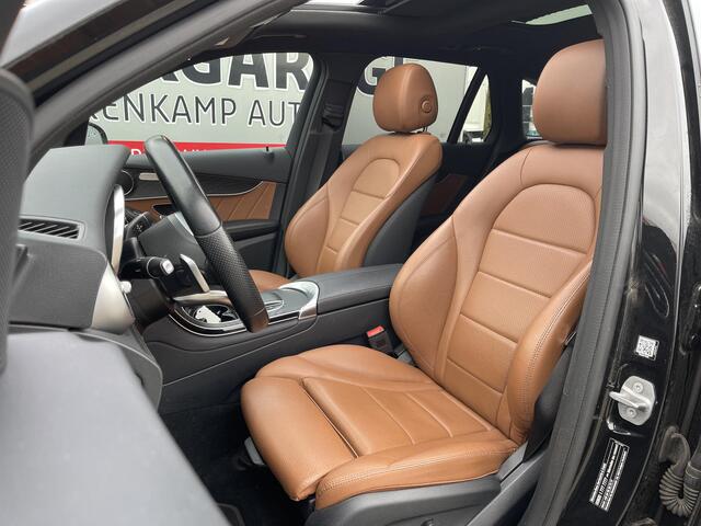 Mercedes-Benz GLC-KLASSE 300e 4MATIC Business Solution AMG Nightpakket 19"/Leder bruin/Trekhaak/Dodehoek/Panoramadak/Camera/Apple Carplay & Android Auto