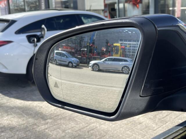 Mercedes-Benz GLC-KLASSE 300e 4MATIC AMG Line 20"/Luchtvering/Trekhaak/Leder + memory/Stoel + stuurverwarming/Matrix LED/Dodehoek/Adaptieve cruise/360 camera/Apple Carplay & Android Auto