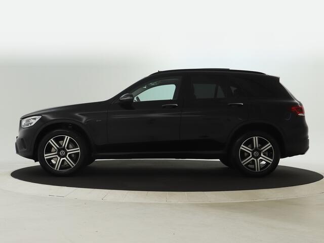 Mercedes-Benz GLC-KLASSE 300 e Plug-In Hybride Panorama Schuif-Kanteldak | Night Pakket | Ledkoplampen | Achteruitrijcamera | Keyless go. | Inclusief 24 maanden MB Certified garantie voor Europa.