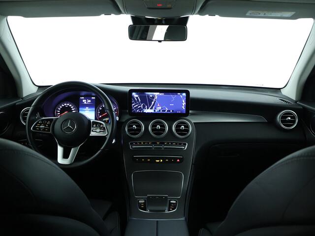 Mercedes-Benz GLC-KLASSE 300 e Plug-In Hybride Panorama Schuif-Kanteldak | Night Pakket | Ledkoplampen | Achteruitrijcamera | Keyless go. | Inclusief 24 maanden MB Certified garantie voor Europa.