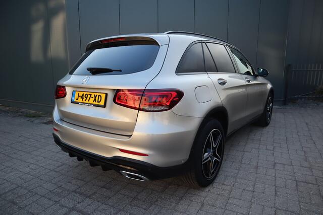 Mercedes-Benz GLC-KLASSE 200 4MATIC AMG Business Solution Facelift. Panoramadak Camera Leder Sfeerverlichting Afneembare Trekhaak.