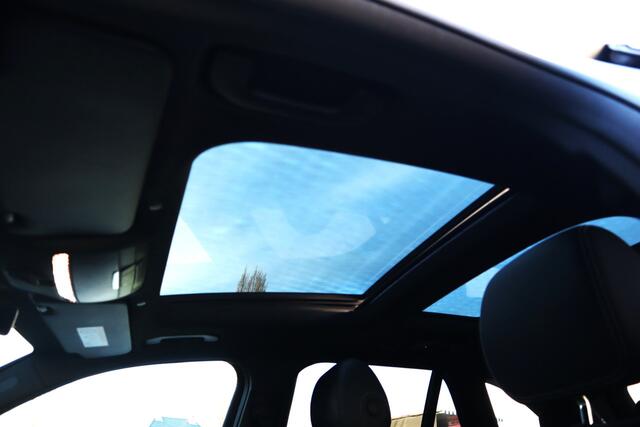 Mercedes-Benz GLC-KLASSE 200 4MATIC AMG Business Solution Facelift. Panoramadak Camera Leder Sfeerverlichting Afneembare Trekhaak.