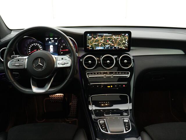Mercedes-Benz GLC-KLASSE 200 4MATIC Premium Plus | Shuif/kanteldak | Treeplanken | Multi spaaks lichtmetalen velgen | Navigatie | Parking support | Inclusief 24 maanden MB Certified garantie voor Europa.