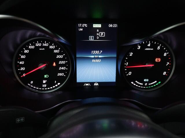 Mercedes-Benz GLC-KLASSE 200 4MATIC Premium Plus | Shuif/kanteldak | Treeplanken | Multi spaaks lichtmetalen velgen | Navigatie | Parking support | Inclusief 24 maanden MB Certified garantie voor Europa.