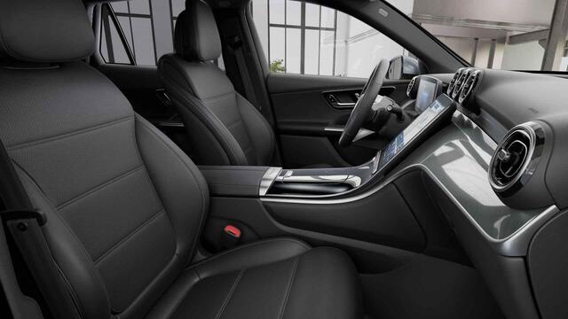 Mercedes-Benz GLC-KLASSE 300e 4MATIC Luxury Line | Panoramadak | Trekhaak | 360 camera | Winter pakket |