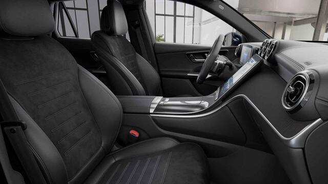 Mercedes-Benz GLC-KLASSE 300e 4MATIC AMG Line | AMG | Panoramadak | Trekhaak | Winter pakket | Rij assistentiepakket plus |