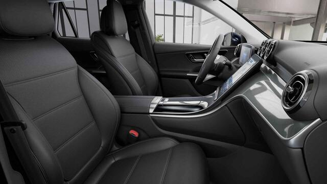 Mercedes-Benz GLC-KLASSE 300e 4MATIC Luxury Line | Panoramadak | Trekhaak | Rij assistentiepakket |