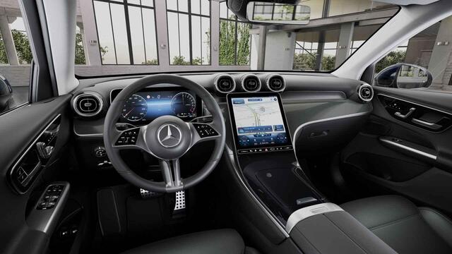 Mercedes-Benz GLC-KLASSE 300e 4MATIC Luxury Line | Panoramadak | Trekhaak | Rij assistentiepakket |