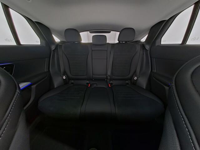 Mercedes-Benz GLC-KLASSE Coupé 300 e 4M AMG Plug-In Hybride AMG Line Premium | Night Pakket | Panorama Schuif-Kanteldak | 20 Inch AMG Velgen | Trekhaak | Stuur en Stoelverwarming | Inclusief 24 maanden MB Certified garantie voor Europa.