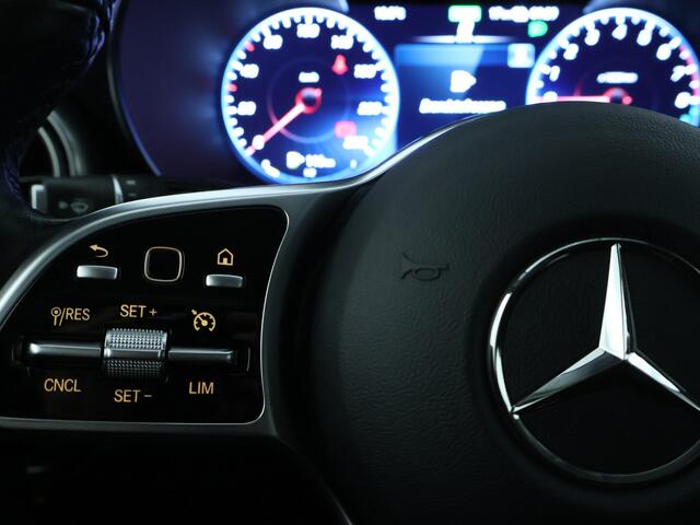 Mercedes-Benz GLC-KLASSE 300e 4-MATIC Luxury | Parkeerpakket met Camera | Stoelverwarming | Alarm | LED verlichting | Inclusief 24 maanden Mercedes-Benz Certified garantie voor Europa.