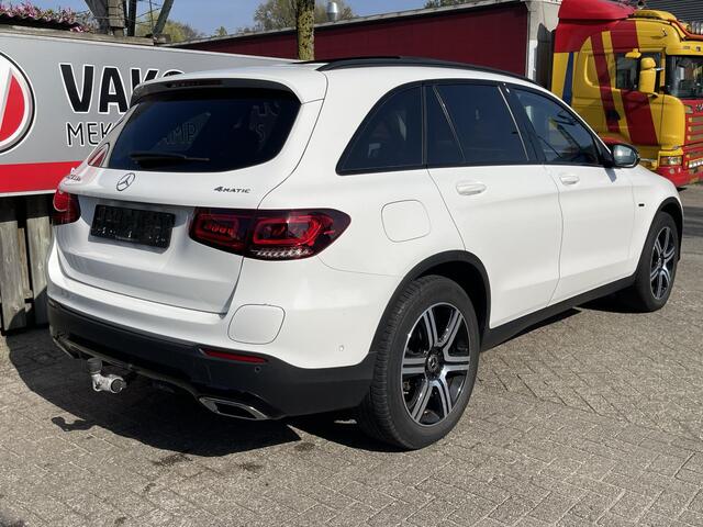 Mercedes-Benz GLC-KLASSE 300e 4MATIC 19"/Leder + memory/Panoramadak/Multibeam/Trekhaak/Adaptieve cruise/Dodehoek/360 camera/Burmester/Stoelverwarming/Sfeerverlichting
