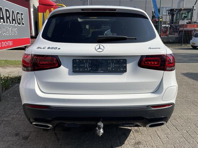 Mercedes-Benz GLC-KLASSE 300e 4MATIC 19"/Leder + memory/Panoramadak/Multibeam/Trekhaak/Adaptieve cruise/Dodehoek/360 camera/Burmester/Stoelverwarming/Sfeerverlichting