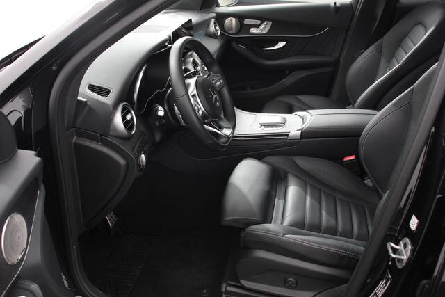 Mercedes-Benz GLC-KLASSE 300e 4MATIC 9G-tronic AMG Line Navigatie Cruise Control Parkeersensoren Stoelverwarming Panorama dak Matrix LED-koplampen Virtual Cockpit Surround-systeem Burmester Inductielader