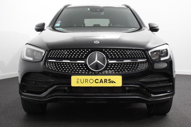 Mercedes-Benz GLC-KLASSE 300e 4MATIC 9G-tronic AMG Line Navigatie Cruise Control Parkeersensoren Stoelverwarming Panorama dak Matrix LED-koplampen Virtual Cockpit Surround-systeem Burmester Inductielader