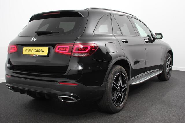 Mercedes-Benz GLC-KLASSE 300e 4MATIC 9G-tronic AMG Line Navigatie Cruise Control Parkeersensoren Stoelverwarming Panorama dak Matrix LED-koplampen Virtual Cockpit Surround-systeem Burmester Inductielader