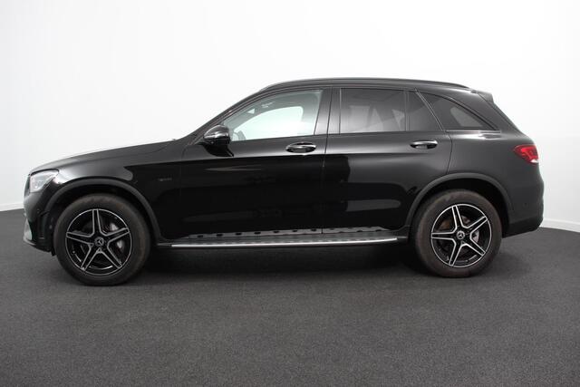 Mercedes-Benz GLC-KLASSE 300e 4MATIC 9G-tronic AMG Line Navigatie Cruise Control Parkeersensoren Stoelverwarming Panorama dak Matrix LED-koplampen Virtual Cockpit Surround-systeem Burmester Inductielader