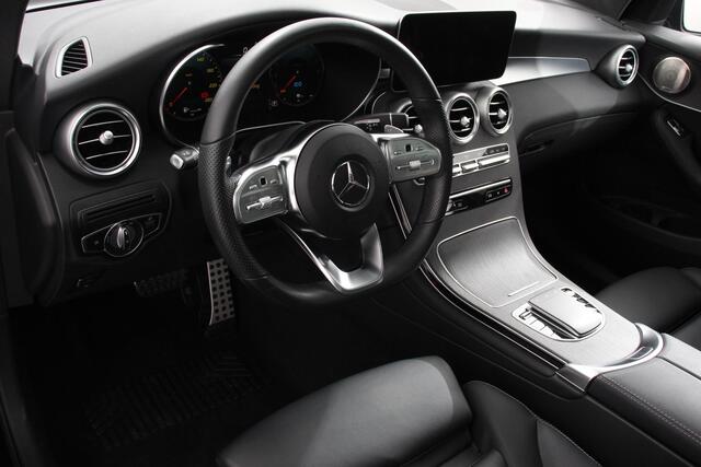 Mercedes-Benz GLC-KLASSE 300e 4MATIC 9G-tronic AMG Line Navigatie Cruise Control Parkeersensoren Stoelverwarming Panorama dak Matrix LED-koplampen Virtual Cockpit Surround-systeem Burmester Inductielader