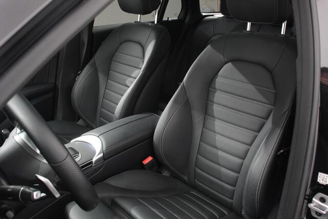 Mercedes-Benz GLC-KLASSE 300e 4MATIC 9G-tronic AMG Line Navigatie Cruise Control Parkeersensoren Stoelverwarming Panorama dak Matrix LED-koplampen Virtual Cockpit Surround-systeem Burmester Inductielader