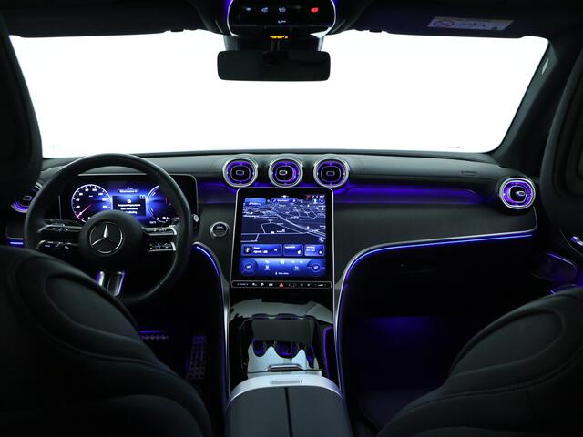 Mercedes-Benz GLC-KLASSE 300 e AMG 4-matic | Airmatic | Premium | Panorama Schuif-Kanteldak | Trekhaak af fabriek | Digital light | Burmester® 3D-Surround-Soundsystem | Distronic. Inclusief 24 maanden MB Certified garantie voor Europa.