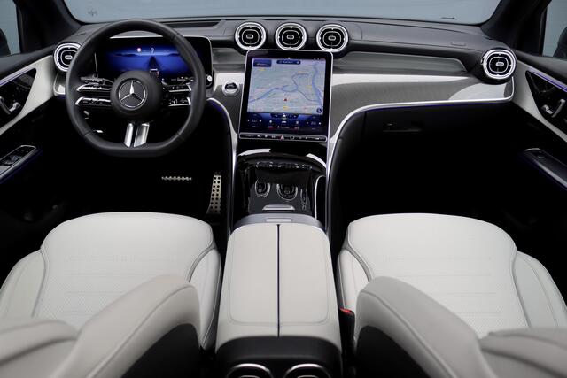 Mercedes-Benz GLC-KLASSE 300e 4MATIC AMG Line Aut9 | Achterasbesturing | Luchtvering | Panoramadak | HUD | Memory | Digital Light | Surround Camera | Keyless Go |