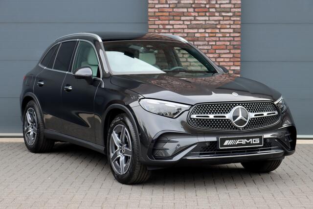 Mercedes-Benz GLC-KLASSE 300e 4MATIC AMG Line Aut9 | Achterasbesturing | Luchtvering | Panoramadak | HUD | Memory | Digital Light | Surround Camera | Keyless Go |